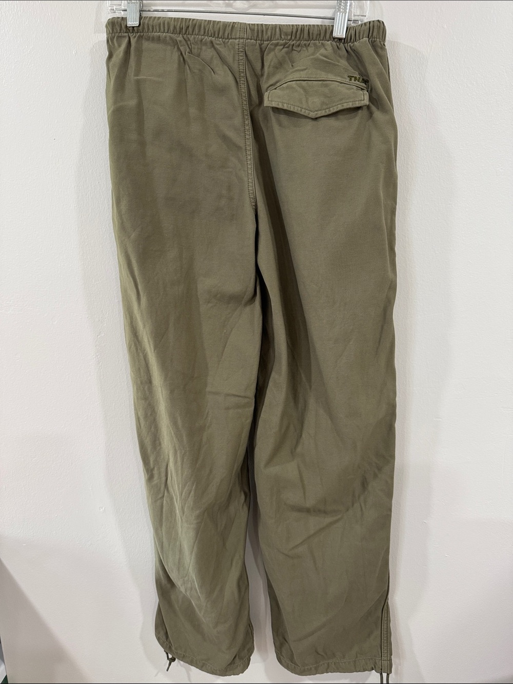 ARITZIA TNA Women’s Olive Cargo Drawstring Stunt parachute Pants gorpcore - Picture 5 of 7